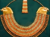 Collier en or avec le dieu Horus de Tutankamon